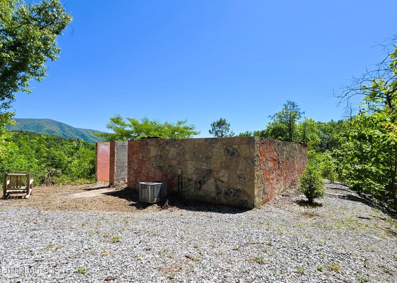 2759 Hatcher Mountain Rd, Sevierville, TN 37862