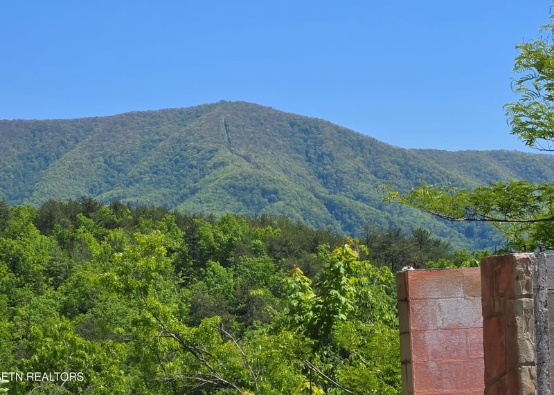 2759 Hatcher Mountain Rd, Sevierville, TN 37862