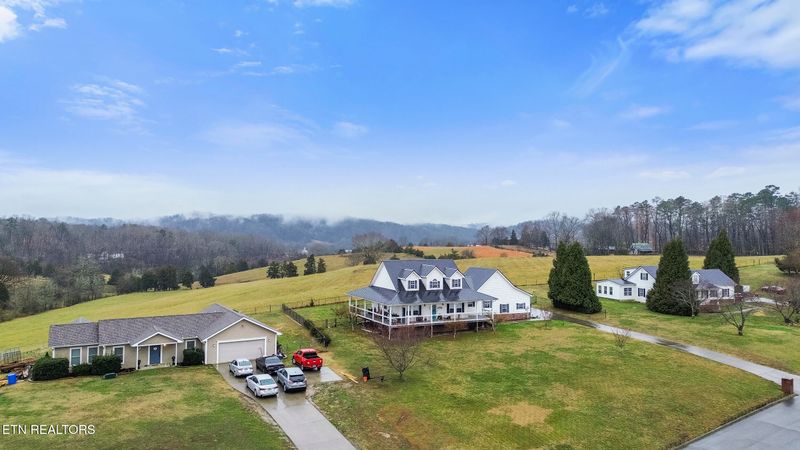 2759 Meadow Crest Ln, Sevierville, TN 37876