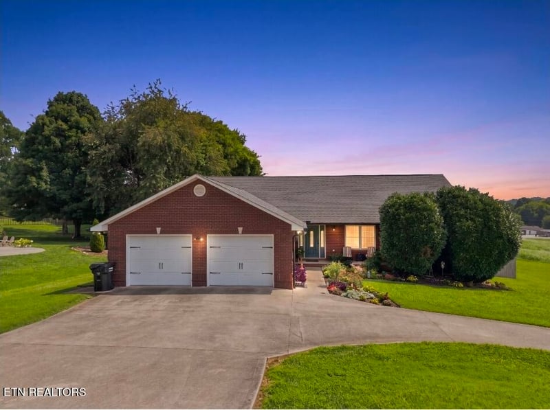 276 Hardin Dr, Lenoir City, TN 37772
