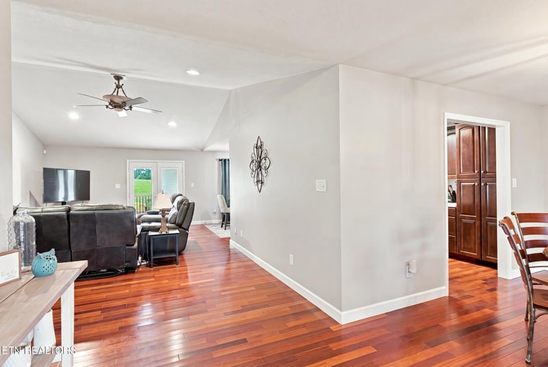 276 Hardin Dr, Lenoir City, TN 37772