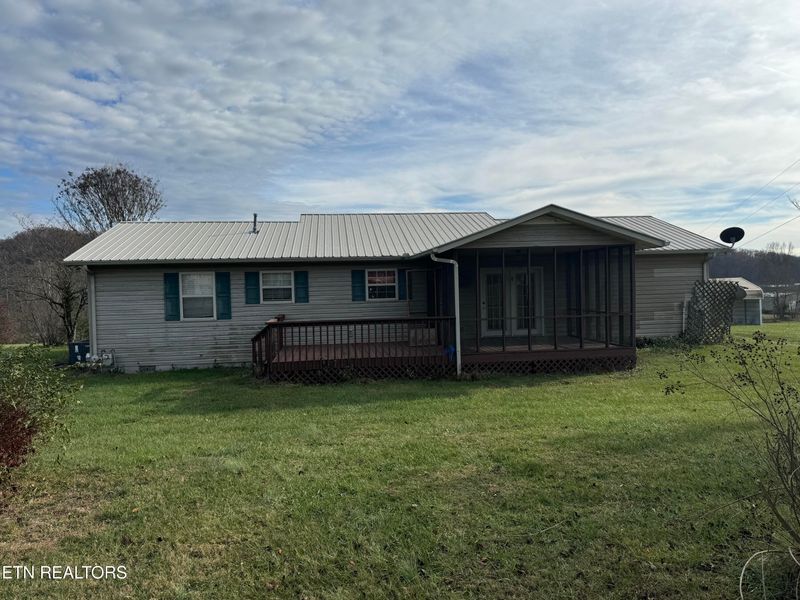 276 O & W Rd, Oneida, TN 37841
