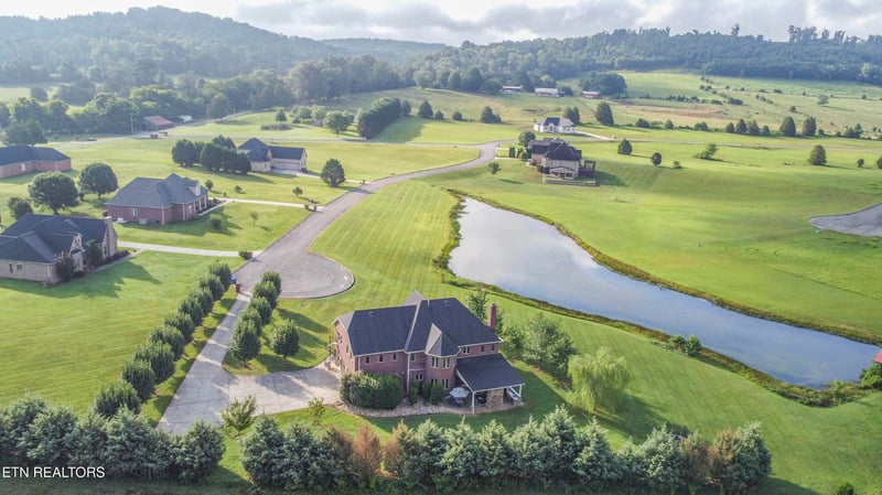 276 Pond View Dr, Kingston, TN 37763