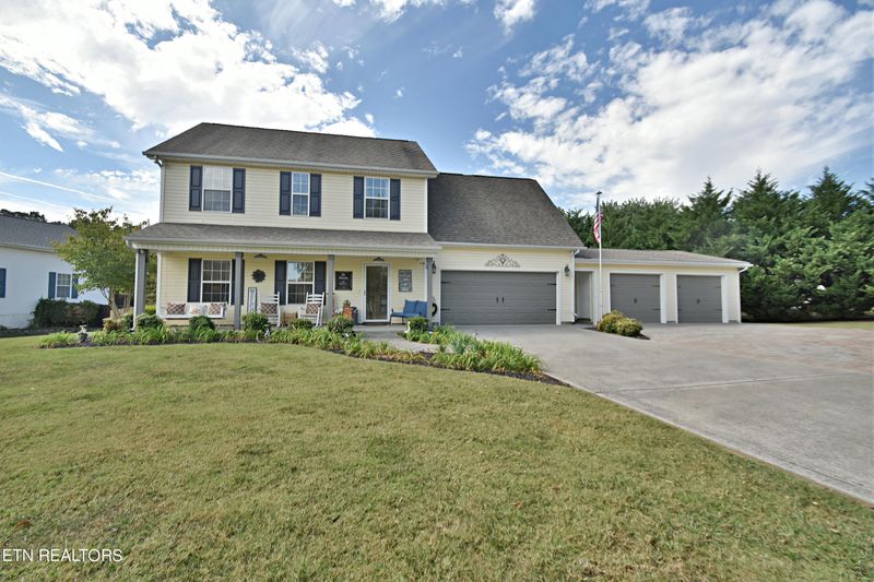 276 Sharp Dr, Lenoir City, TN 37771