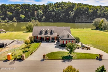 2760 River Island Blvd, Kodak, TN 37764