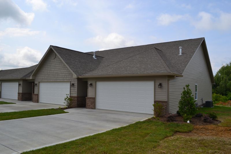 2762 Waters Place Dr, Maryville, TN 37804