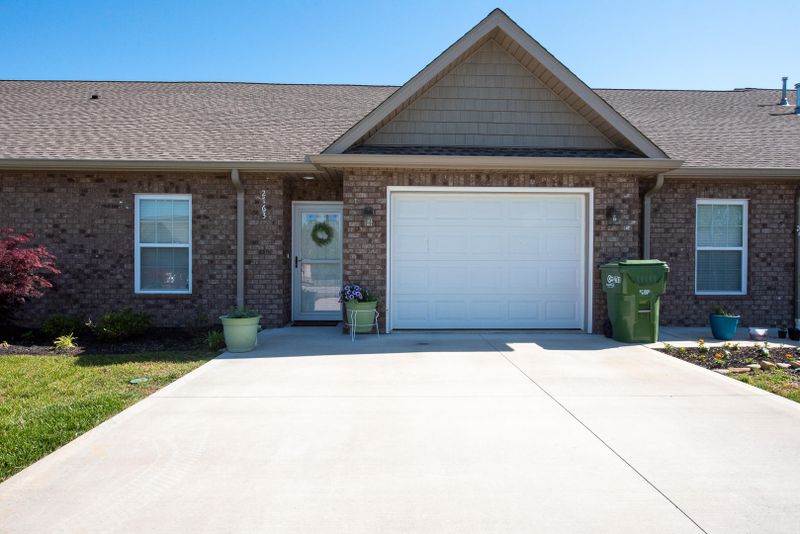 2763 Waters Place Dr, Maryville, TN 37803