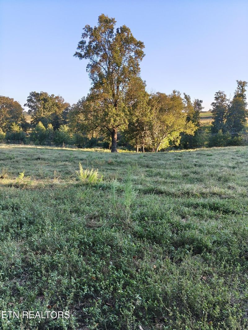 2764 Oakland Rd, Philadelphia, TN 37846