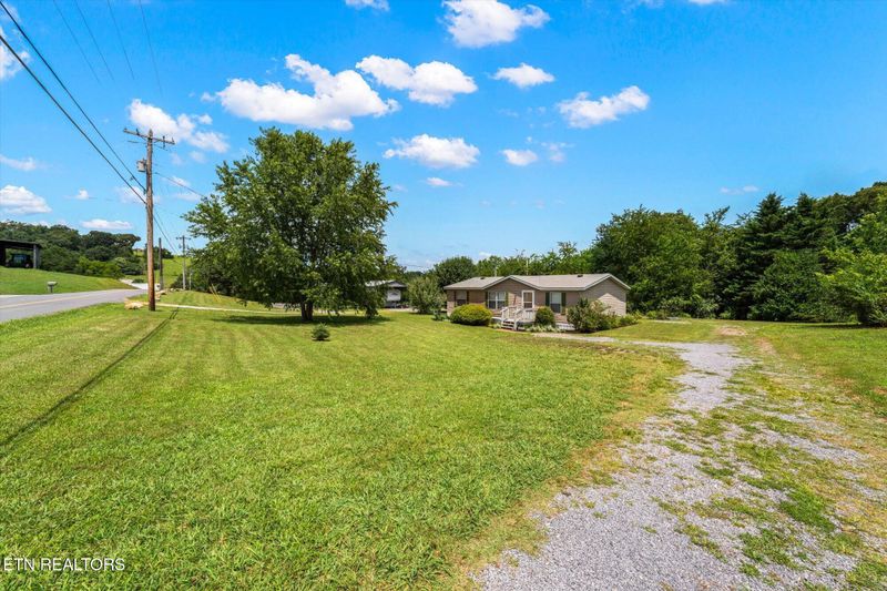 2764 Roberts Rd, Kodak, TN 37764