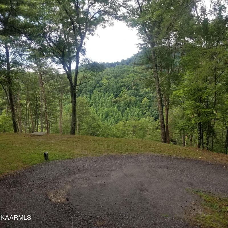 2765 Happy Hollow Tract 4 Rd, Sevierville, TN 37862