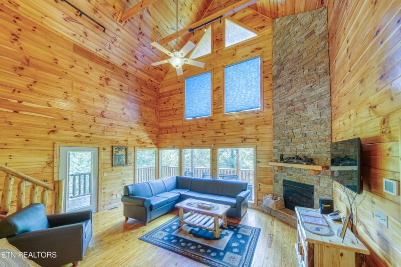 2766 Overholt Trl, Sevierville, TN 37862