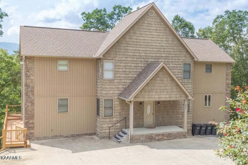 277 Cedar Cir, Jacksboro, TN 37757