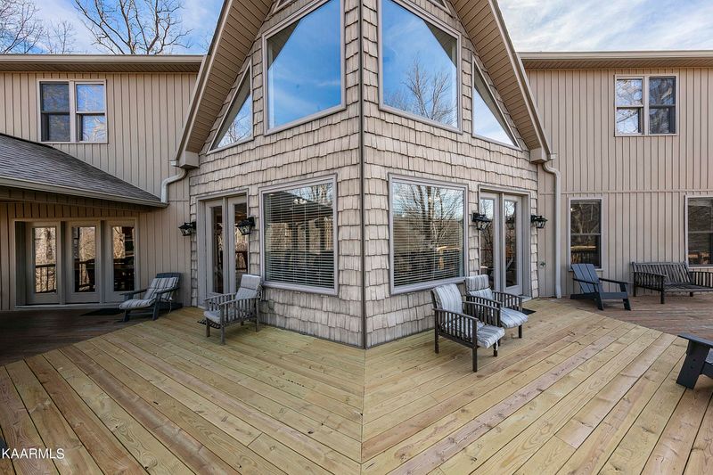 277 Cedar Cir, Jacksboro, TN 37757