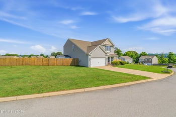 277 Gail Ln, Lenoir City, TN 37772