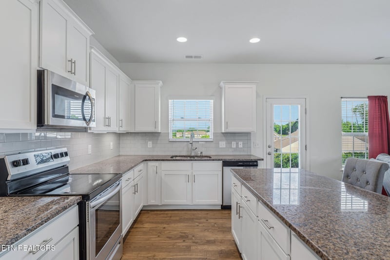277 Gail Ln, Lenoir City, TN 37772