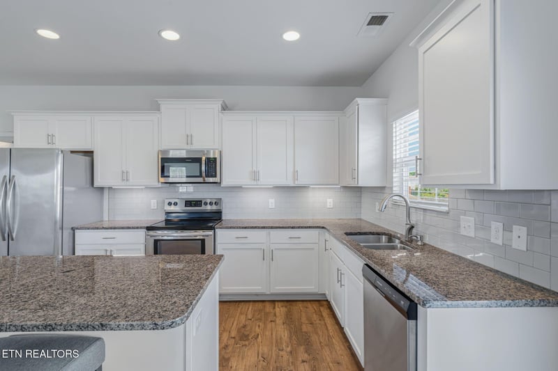 277 Gail Ln, Lenoir City, TN 37772