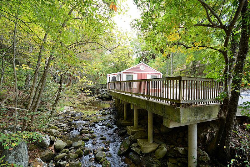 277 Roaring Fork Rd, Gatlinburg, TN 37738