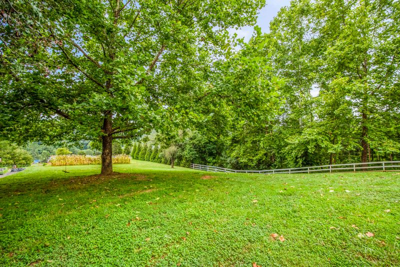 2770 Hinds Creek Rd, Heiskell, TN 37754