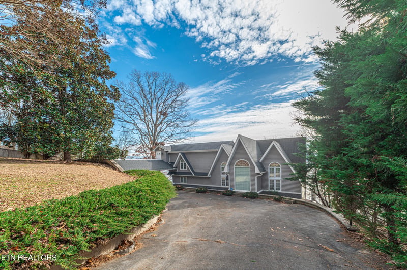 2770 Smith Cir, Dandridge, TN 37725