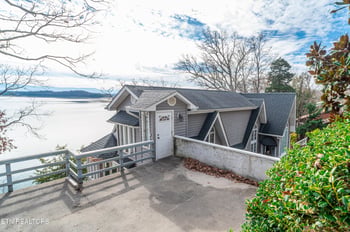 2770 Smith Cir, Dandridge, TN 37725