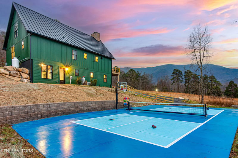 2773 Clabo Rd, Sevierville, TN 37862