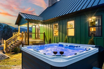 2773 Clabo Rd, Sevierville, TN 37862