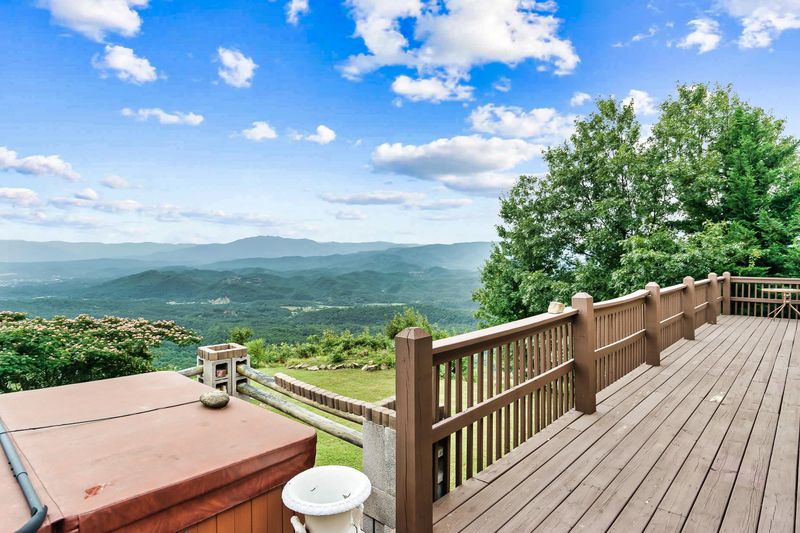 2773 E End Rd, Sevierville, TN 37876