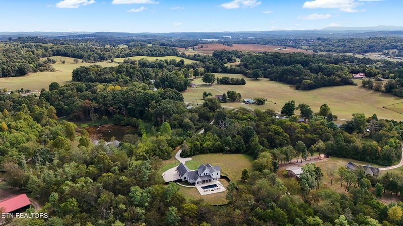 2775 Wilson Rd, Lenoir City, TN 37772