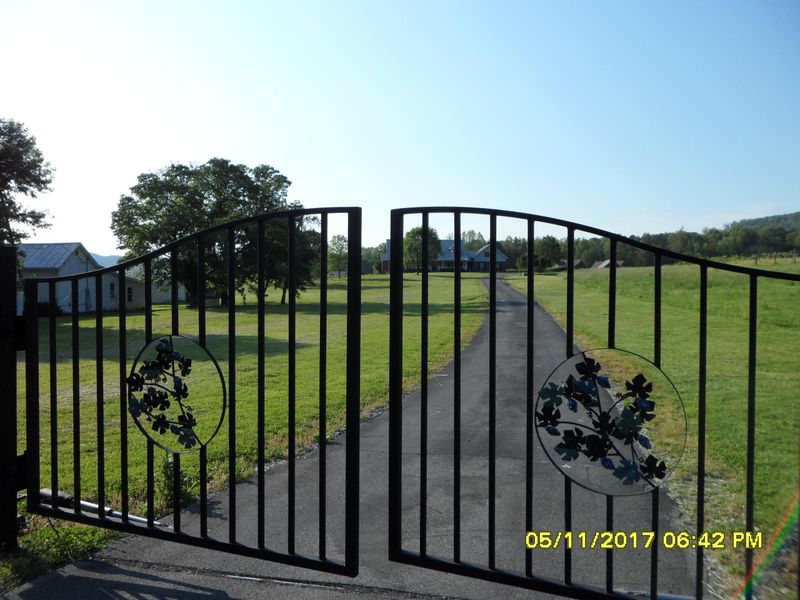 2780 Clabo Rd, Sevierville, TN 37862