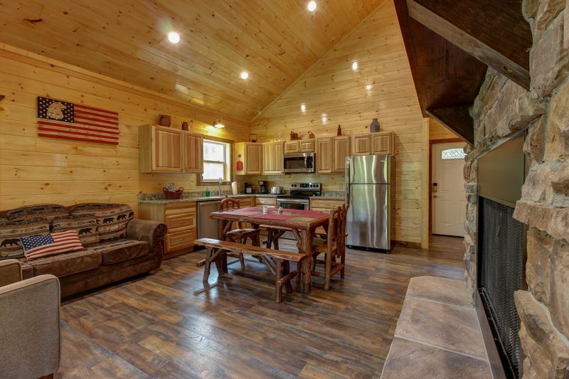 2780 Easy St, Sevierville, TN 37862