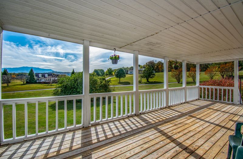2780 Meadow Crest Ln, Sevierville, TN 37876