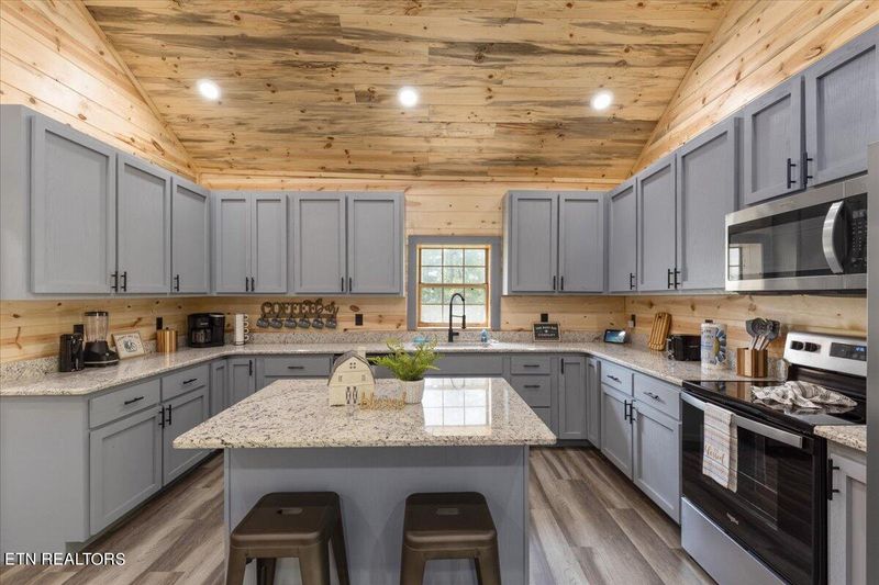 2787 Easy St, Sevierville, TN 37862