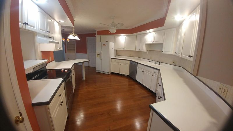 279 Country Run Cir, Powell, TN 37849