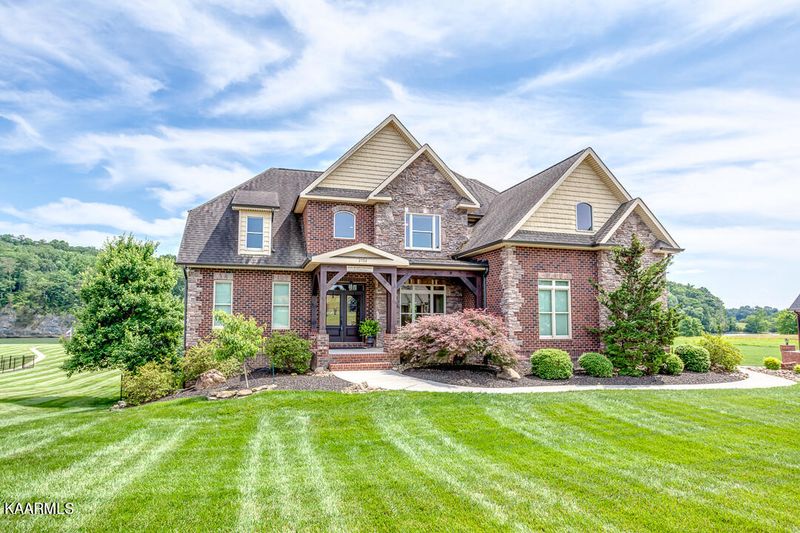 2792 River Island Blvd, Kodak, TN 37764