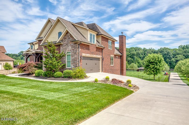 2792 River Island Blvd, Kodak, TN 37764