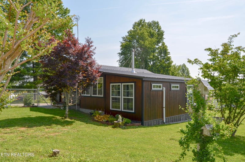 28 Cottage St, Crossville, TN 38571