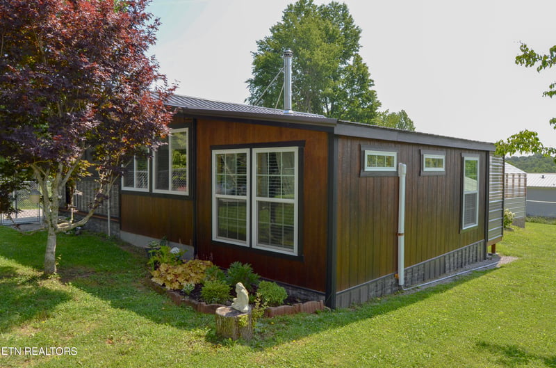 28 Cottage St, Crossville, TN 38571