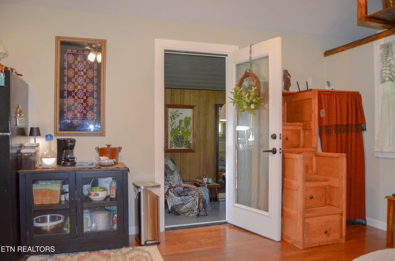 28 Cottage St, Crossville, TN 38571