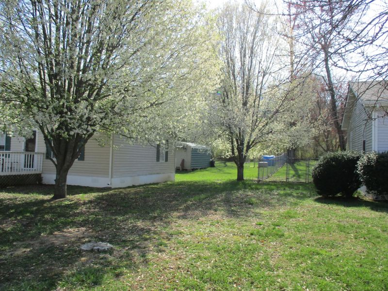 280 Abbott Rd, Lenoir City, TN 37771