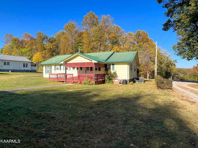 280 Harding Rd, Harriman, TN 37748