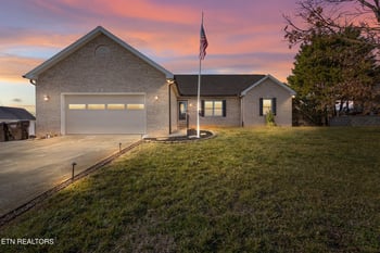 280 Hilltop Dr, Lenoir City, TN 37772