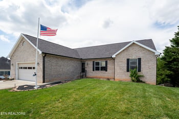 280 Hilltop Dr, Lenoir City, TN 37772