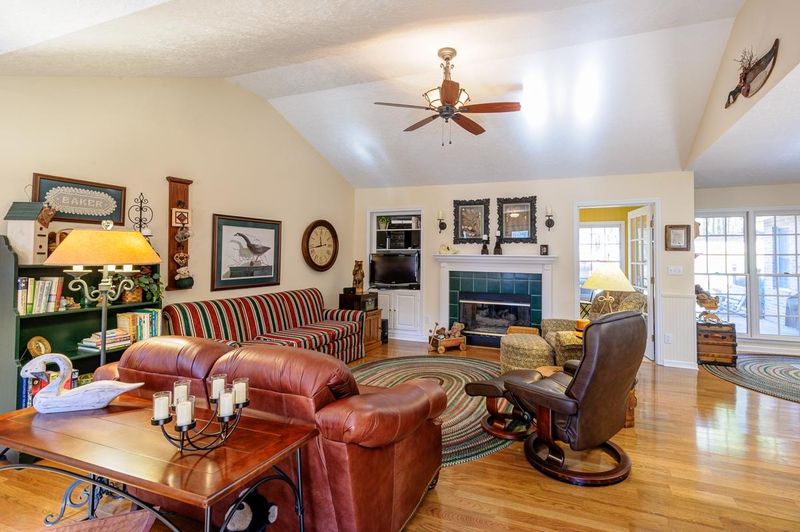 280 Lone Ridge Ln, Clinton, TN 37716