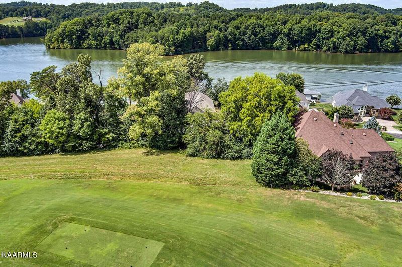 280 Pineberry Dr, Vonore, TN 37885