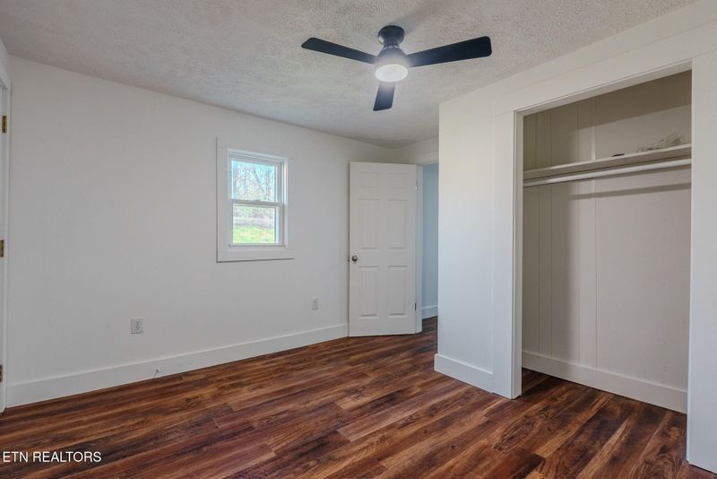 2801 Oak Grove Rd, Rocky Top, TN 37769