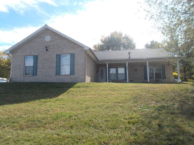 2802 Timberline Dr, Maryville, TN 37801