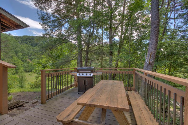 2803 Old Country Way, Sevierville, TN 37862