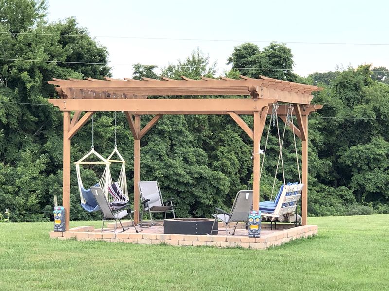 2803 Pinecrest Rd, Jacksboro, TN 37757