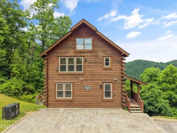 2803 White Oak Ridge Ln, Sevierville, TN 37862