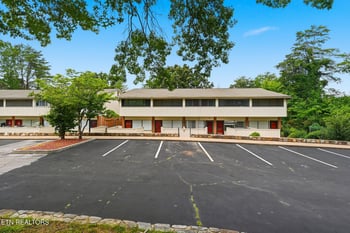 2806 Suncrest Rd #APT 4, Pigeon Forge, TN 37863